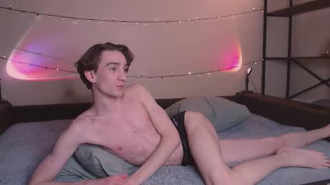 KennyEliot online show from October 2025 08:20:01 PM