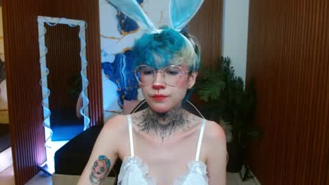 lyra_tay online show from April 2026 11:29:01 AM