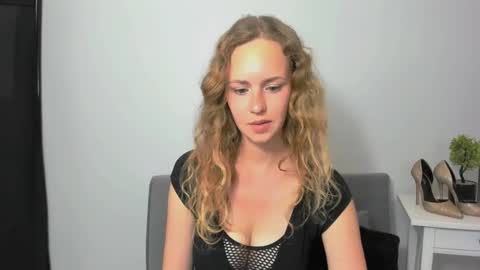 Snapshot of lyrafantasy chatting on September 2025 04:07:02 PM Lura online show from September 2025 04:07:02 PM