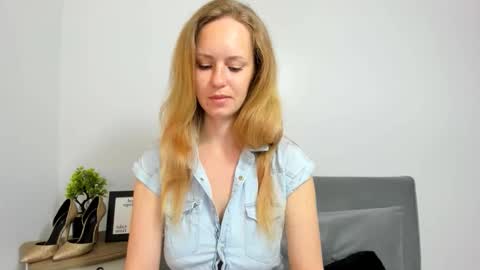 Snapshot of lyrafantasy chatting on September 2025 06:51:01 AM Lura online show from September 2025 06:51:01 AM