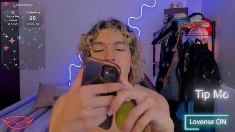 Snapshot of lyric_mirage chatting on December 2025 10:18:02 PM Lyric online show from December 2025 10:18:02 PM