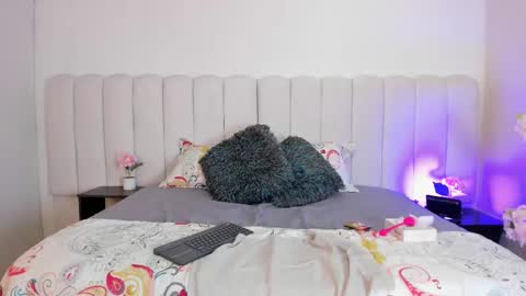 Lizzy smith  online show from November 2025 02:01:02 AM