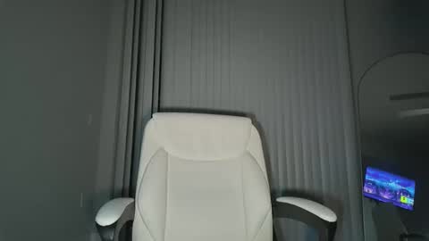 Snapshot of m_d_fl chatting on February 2026 03:02:02 AM MD online show from February 2026 03:02:02 AM