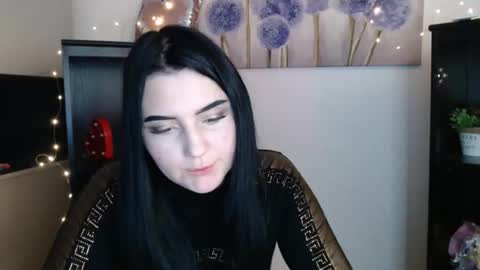 m_i_k_i_ online show from February 2026 05:28:01 PM