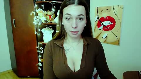 Vikki online show from February 2025 01:41:01 PM