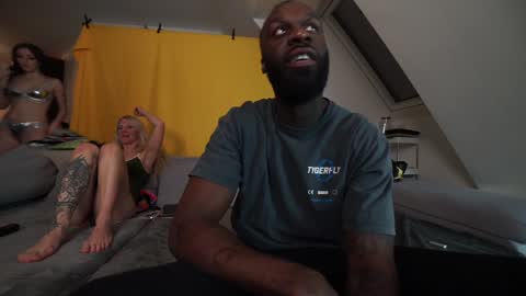 Mac Troy online show from December 2024 08:11:01 PM