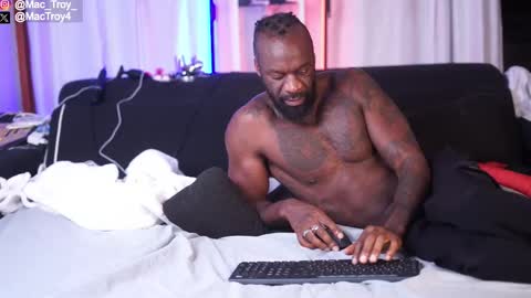 Mac Troy online show from September 2025 06:18:02 PM