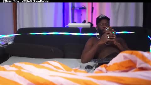 Mac Troy online show from October 2025 05:58:02 PM