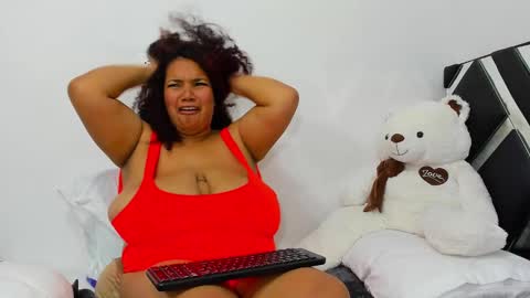 Snapshot of macarenaawills chatting on February 2025 08:16:02 PM macarenaawills online show from February 2025 08:16:02 PM