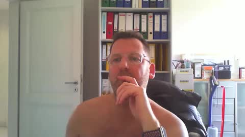 macfly67 online show from April 2026 11:10:01 AM