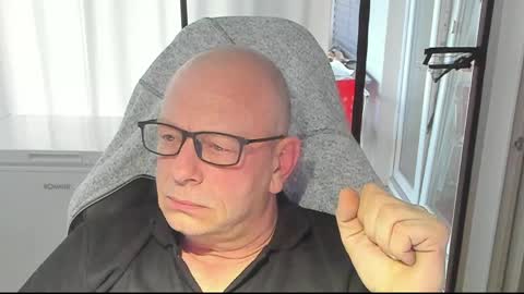 Andy online show from April 2026 06:09:01 PM