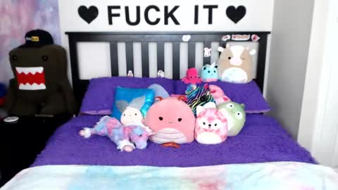 Mackenzie Wolfe online show from March 2025 07:49:02 AM