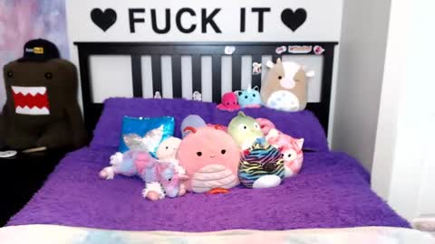 Mackenzie Wolfe online show from September 2025 05:40:02 AM