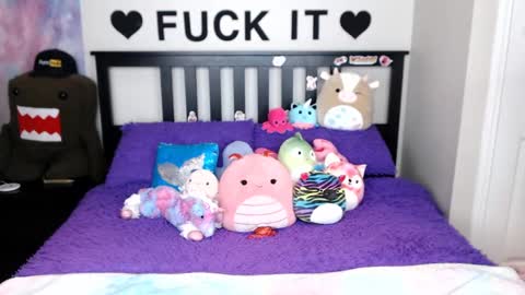 Mackenzie Wolfe online show from October 2025 03:05:02 AM