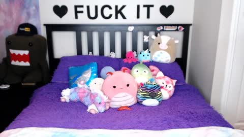 Mackenzie Wolfe online show from October 2025 02:55:01 AM