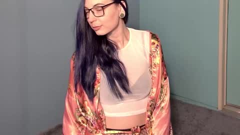 Snapshot of madam_edgewood chatting on December 2024 08:11:01 PM Madam Edgewood online show from December 2024 08:11:01 PM