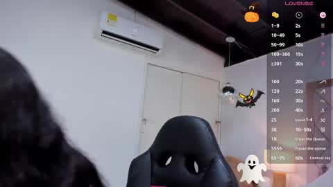 Maddie Grey online show from November 2025 04:06:02 PM