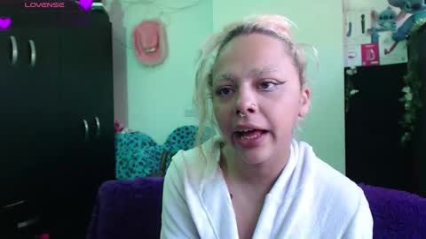 maddiie and clyde online show from January 2026 03:27:01 PM