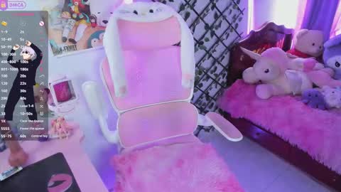 Maddy Foox online show from November 2025 03:00:01 PM