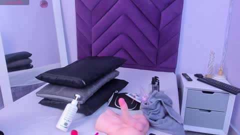 maddyjohnsonn online show from February 2025 03:55:02 AM