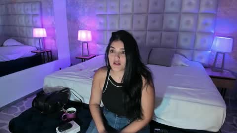 Snapshot of maddysexx_ chatting on November 2025 12:05:02 PM Maddy online show from November 2025 12:05:02 PM