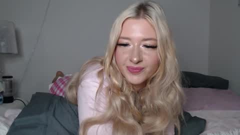 Snapshot of maddysumersxx chatting on March 2026 11:11:01 PM maddyyy call me yours tho online show from March 2026 11:11:01 PM