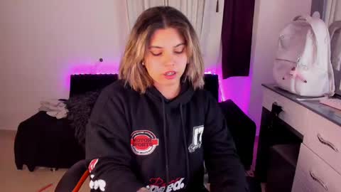 madelaine_taylor online show from December 2024 03:41:01 AM