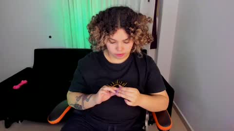 madelaine_taylor online show from December 2024 02:20:02 AM