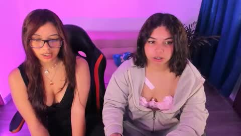 madelaine_taylor online show from November 2025 04:25:01 PM