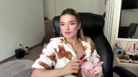 Snapshot of madelenequirk chatting on July 2026 09:14:02 AM Alisa online show from July 2026 09:14:02 AM