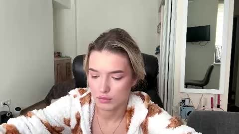 Snapshot of madelenequirk chatting on July 2026 06:17:02 AM Alisa online show from July 2026 06:17:02 AM