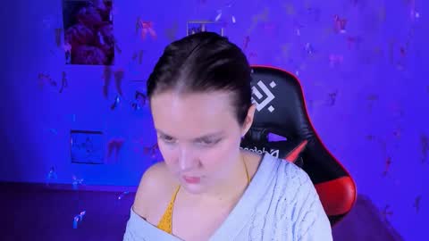 Madeline online show from November 2025 08:35:02 AM