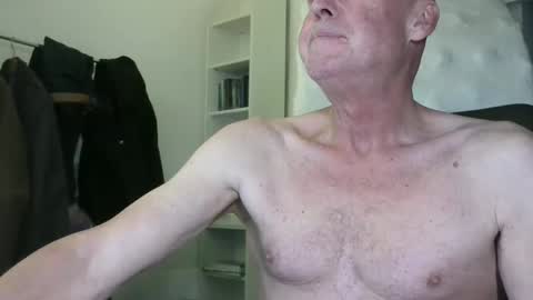 madio1187940 online show from November 2025 09:58:01 PM