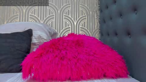   online show from December 2024 02:08:01 AM