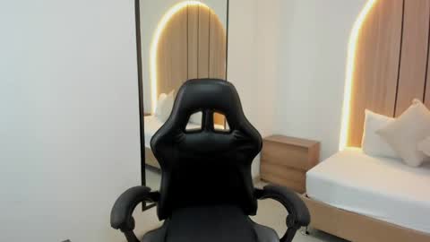 M A D I S O N online show from April 2026 08:09:02 PM