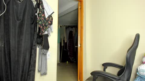 Snapshot of madisonbrunette_lxs chatting on December 2024 11:53:02 PM madison online show from December 2024 11:53:02 PM