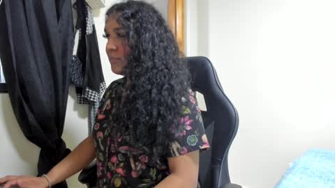 Snapshot of madisonbrunette_lxs chatting on January 2025 10:44:01 PM madison online show from January 2025 10:44:01 PM