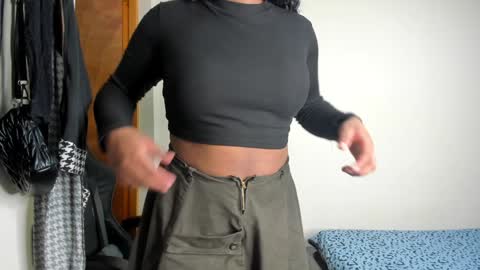 Snapshot of madisonbrunette_lxs chatting on January 2025 06:41:02 AM madison online show from January 2025 06:41:02 AM