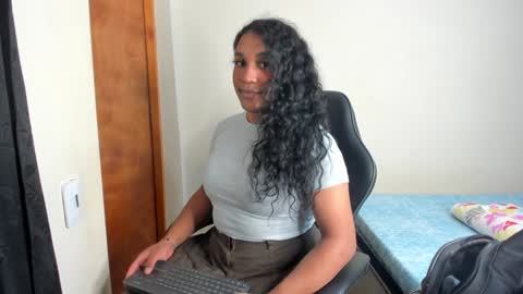 Snapshot of madisonbrunette_lxs chatting on January 2025 04:30:01 AM madison online show from January 2025 04:30:01 AM