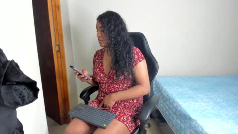 Snapshot of madisonbrunette_lxs chatting on January 2025 03:57:02 AM madison online show from January 2025 03:57:02 AM