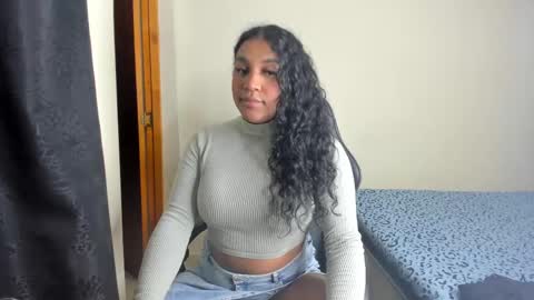 Snapshot of madisonbrunette_lxs chatting on February 2025 03:56:02 AM madison online show from February 2025 03:56:02 AM