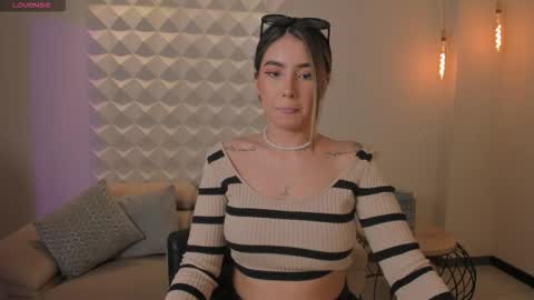 Maddi Collins online show from October 2025 07:45:02 PM