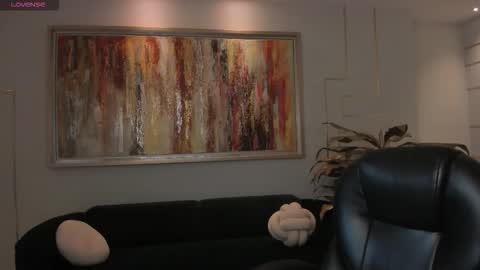 Maddi Collins online show from February 2026 12:00:01 PM