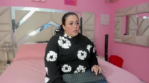 Snapshot of madisson_molly0 chatting on March 2026 12:33:02 PM madisson_molly0 online show from March 2026 12:33:02 PM