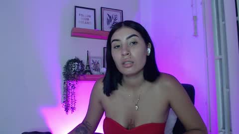 Snapshot of madissonkay chatting on May 2026 07:19:01 PM online show from May 2026 07:19:01 PM