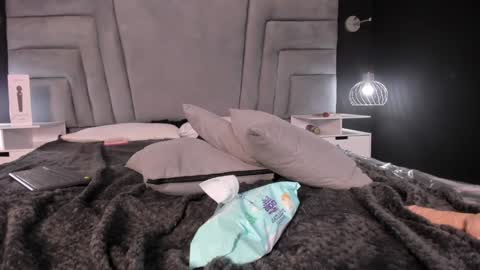 MAEE ANGELS online show from December 2024 11:32:01 PM