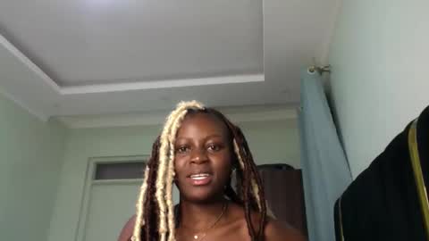 Maelys online show from May 2026 03:06:02 PM