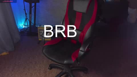 Snapshot of maevee chatting on December 2024 09:13:01 AM Maevee online show from December 2024 09:13:01 AM