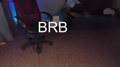 Snapshot of maevee chatting on December 2024 09:33:01 AM Maevee online show from December 2024 09:33:01 AM