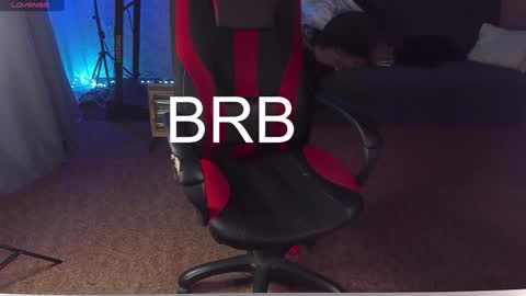 Snapshot of maevee chatting on December 2024 09:07:02 AM Maevee online show from December 2024 09:07:02 AM